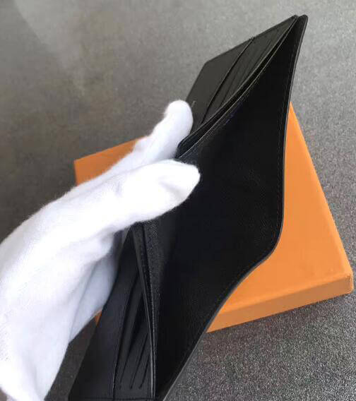 ルイヴィトン シュプリーム コピー 黒 二つ折り短財布 ノベルティ