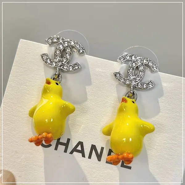 シャネル コピー ラインストーン ひよこ ピアス ABH521 B24156 U9487
